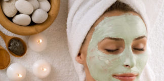 फेसपैक लगाते वक्त रखें खास ध्यान, चेहरे पर पड़ सकती हैं झुर्रियां