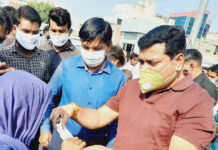 विधायक सोलंकी ने नो मास्क नो एन्ट्री के तहत दुकानदारों व आमजन को वितरित किए मास्क